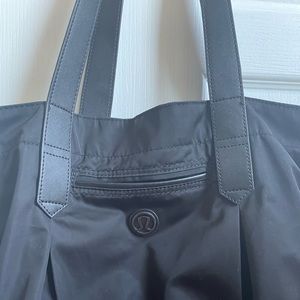 Lululemon tote bag